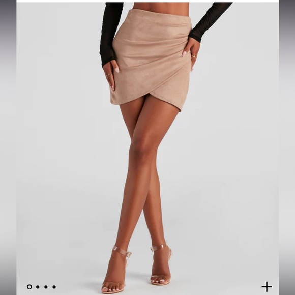 EUC Windsor ‘Wrapped in Luxe’ Faux Suede Mini Skirt - Picture 1 of 5